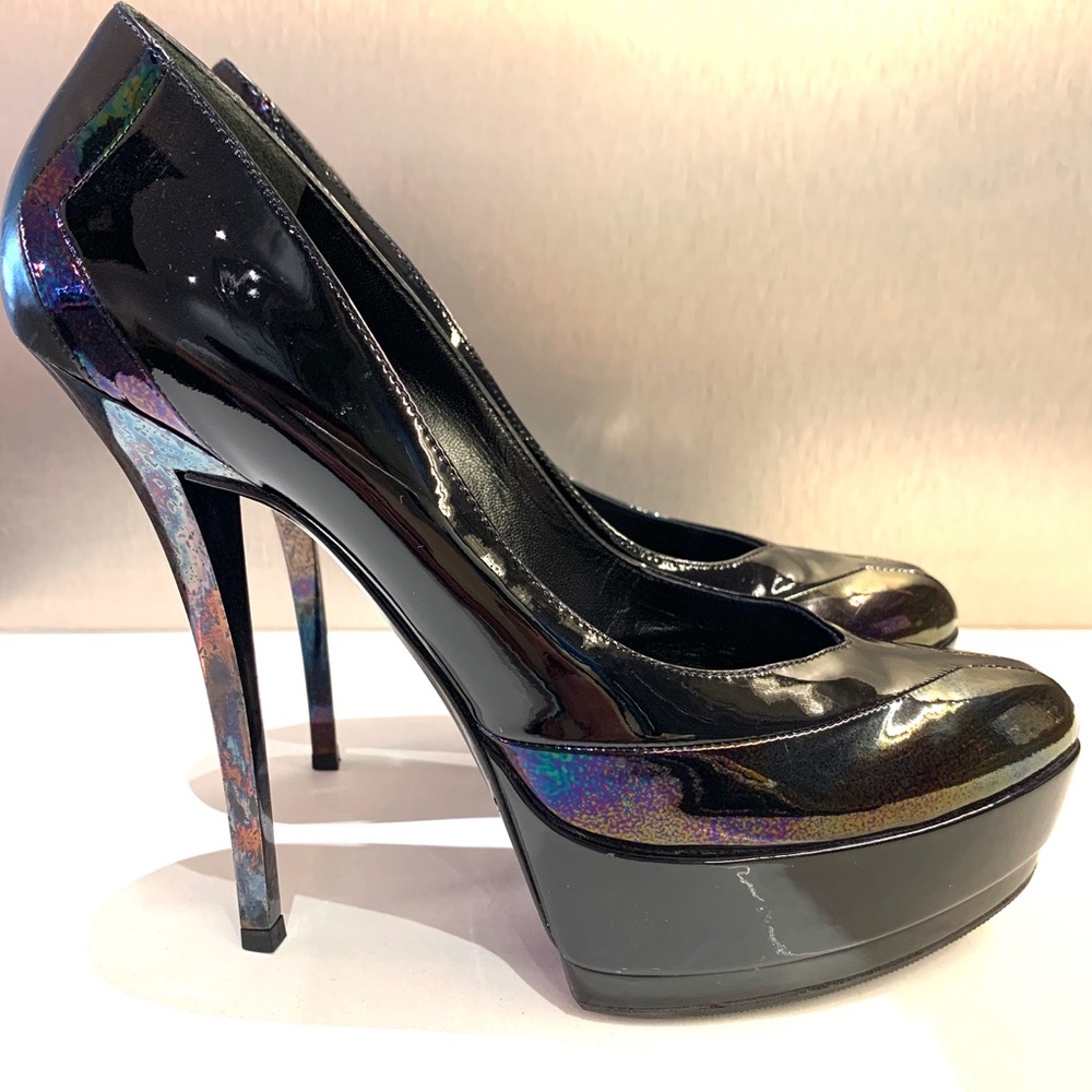PERFECT GUCCI Iridescent Black Platform Pumps